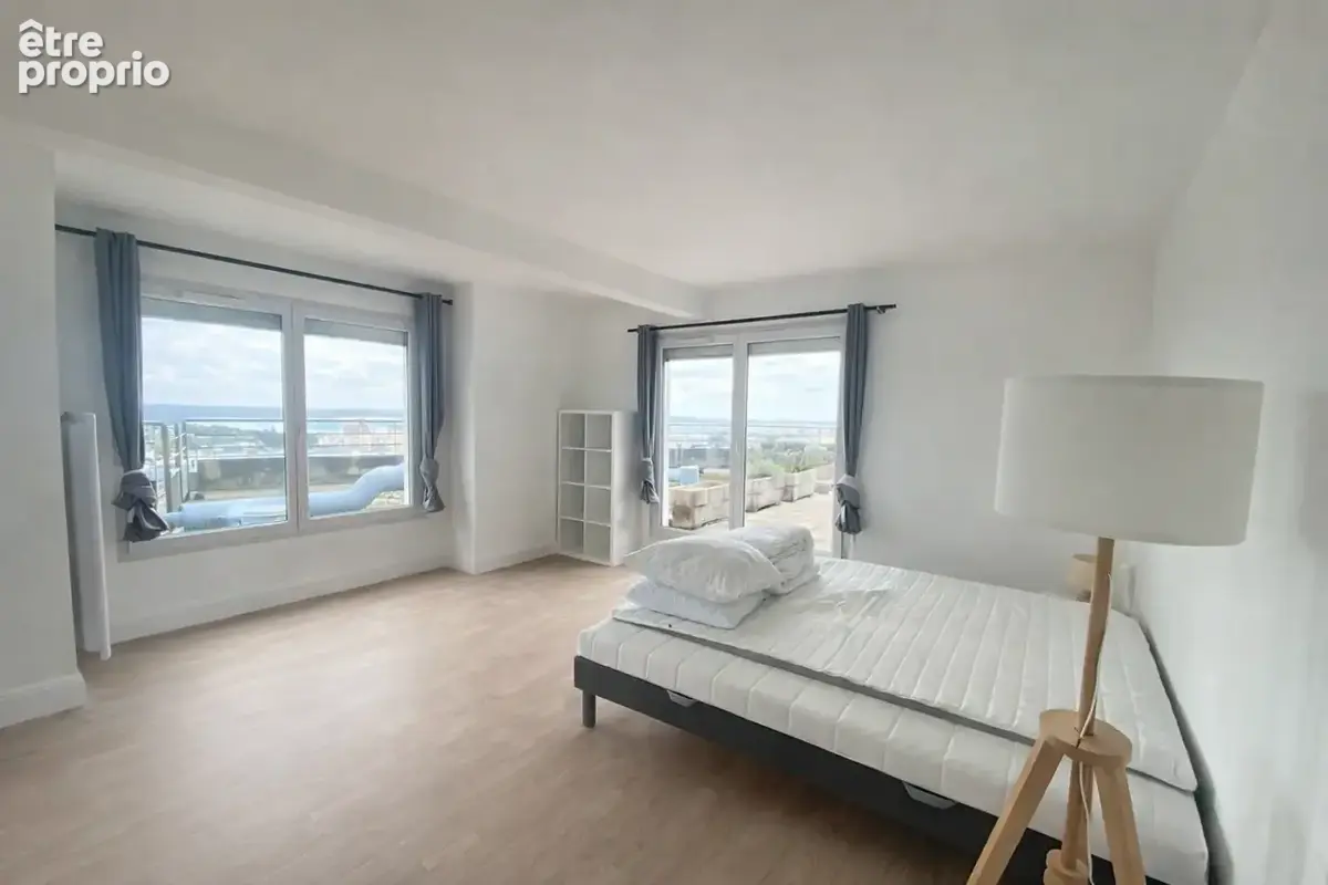 Vue rade exceptionnelle - magnifique duplex de 198m2 . 4 rue st marc - photo 6