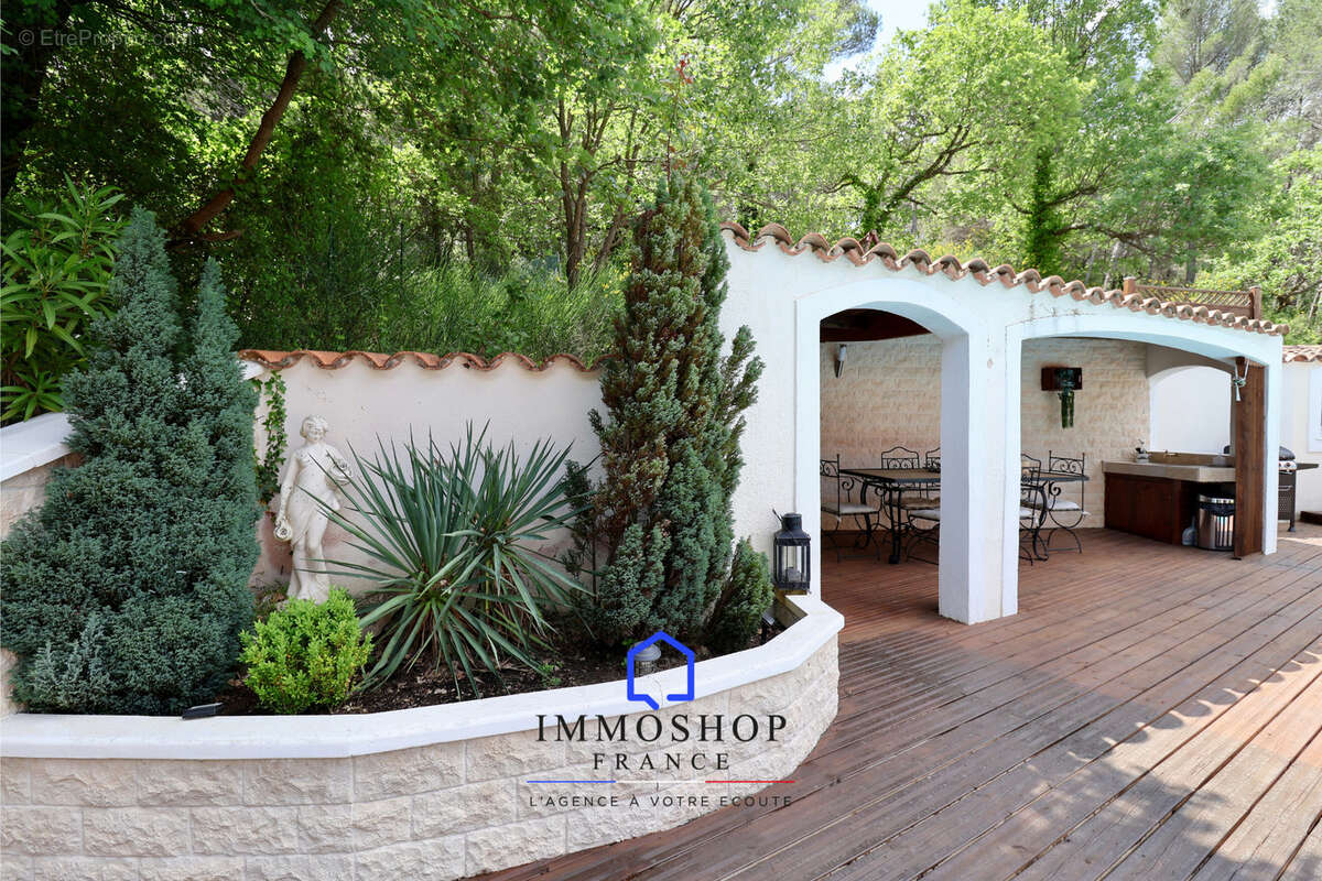 Maison à SIMIANE-COLLONGUE