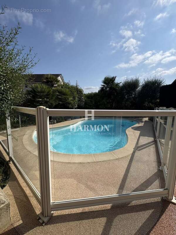 Harmon à vendre :  Élégante maison de plain-pied avec piscine à Pau - photo 16