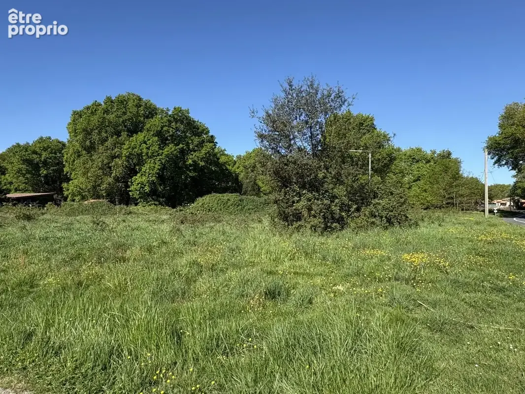 Terrain à bâtir de 598 m² à VENSAC (33) - photo 1