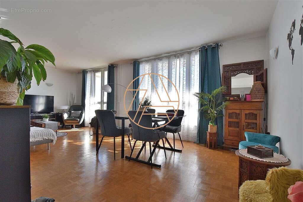 Appartement à SAINT-MAUR-DES-FOSSES