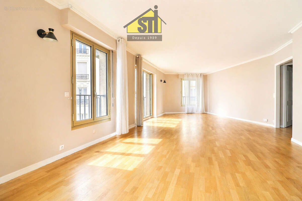 Appartement à PARIS-14E