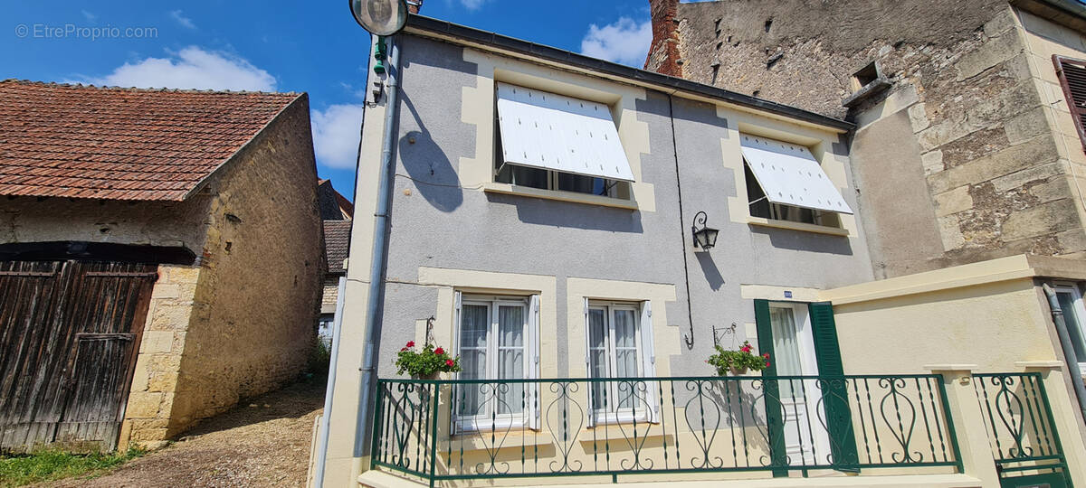 Maison à ARMES