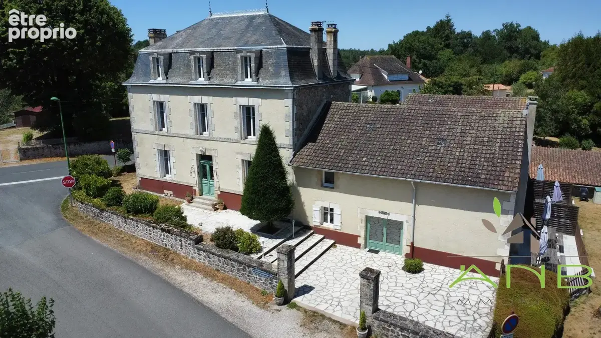 Maison 220 m² à Piegut-Pluviers  - photo 3
