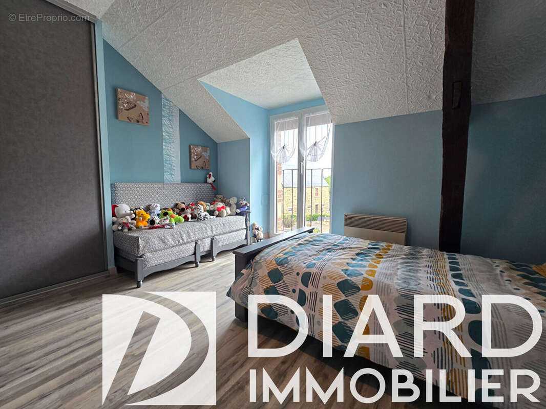 Maison à DOMALAIN