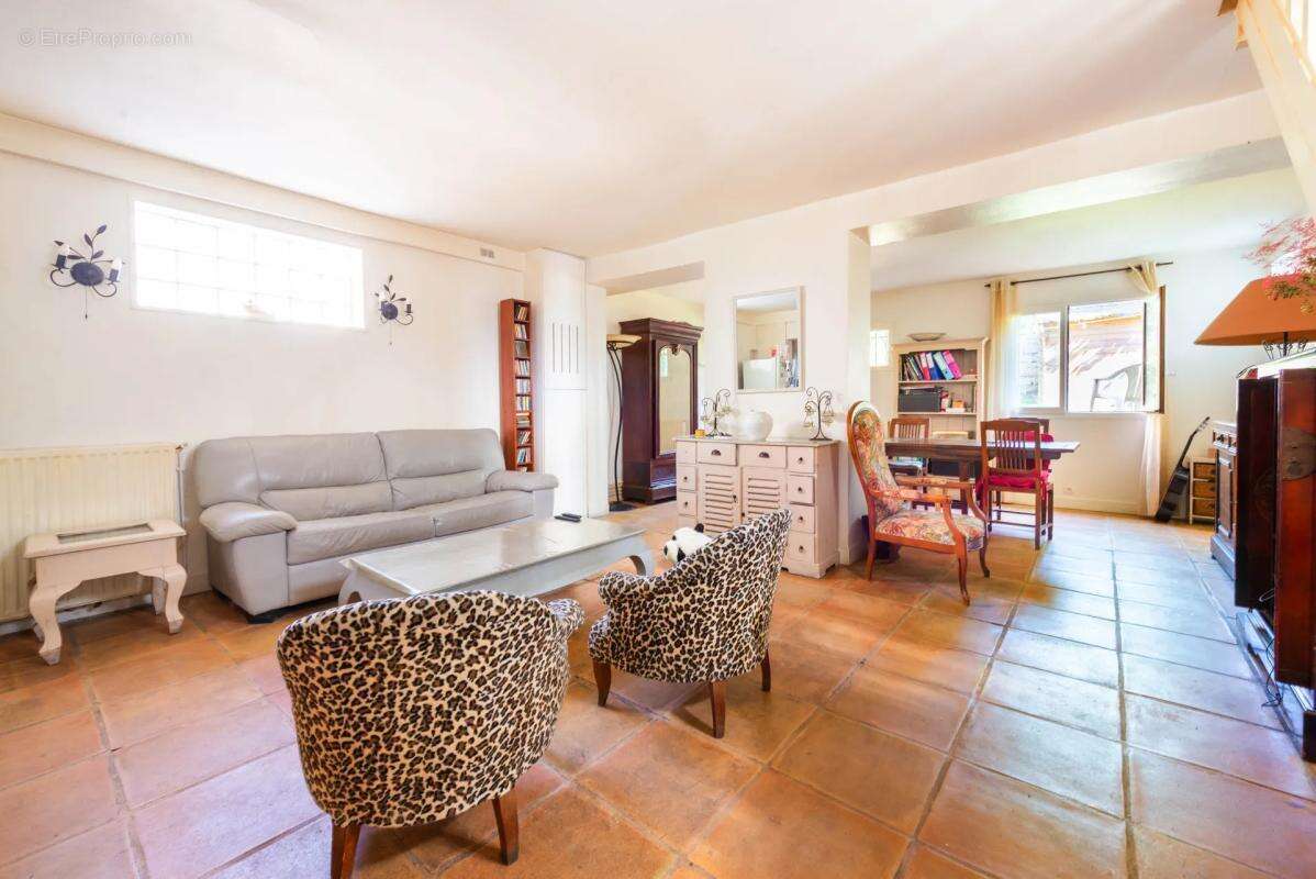 Maison de 5 pièces de 161 m² à Suresnes - photo 3