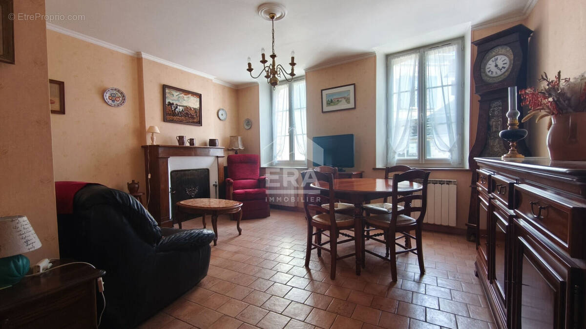 Maison à THIRON-GARDAIS