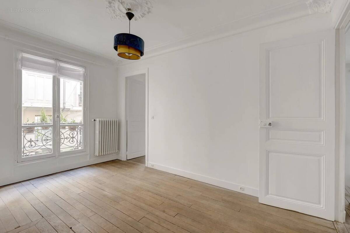 Appartement à PARIS-1E