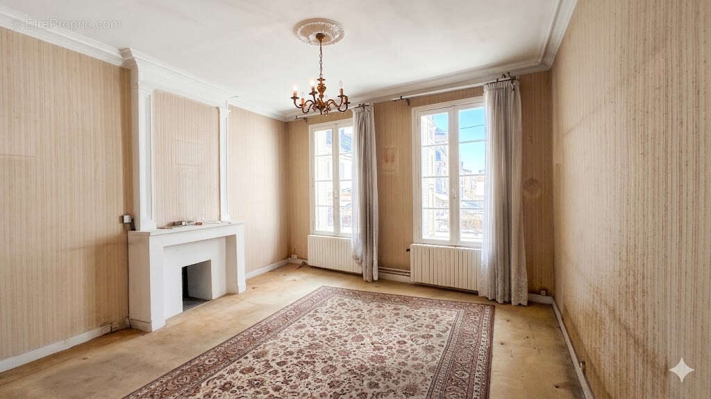 Maison à CHATELLERAULT
