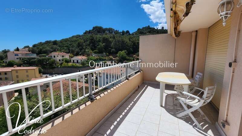 Appartement T3  dernier étage avec vue mer à Hyères  – Deux terrasses, parking et cave 83400 - photo 4