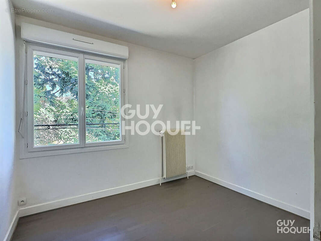 Appartement à GREZIEU-LA-VARENNE