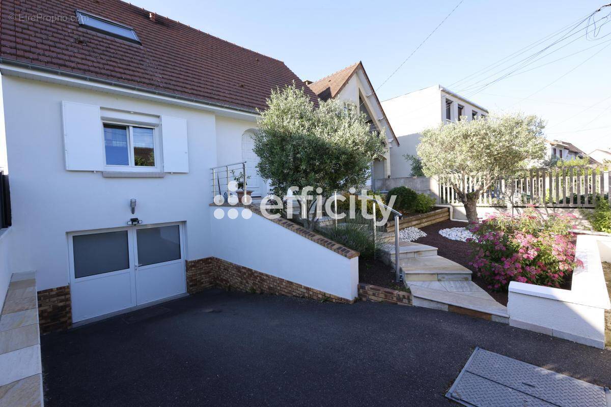 Maison à PARAY-VIEILLE-POSTE