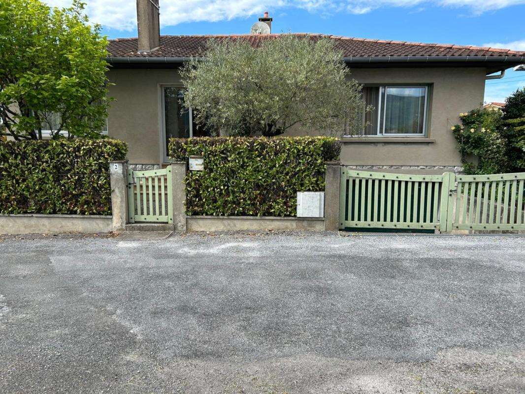 Maison 5 pièces / 135 m² / 169 000 EUR / PONT-DE-LARN - photo 2