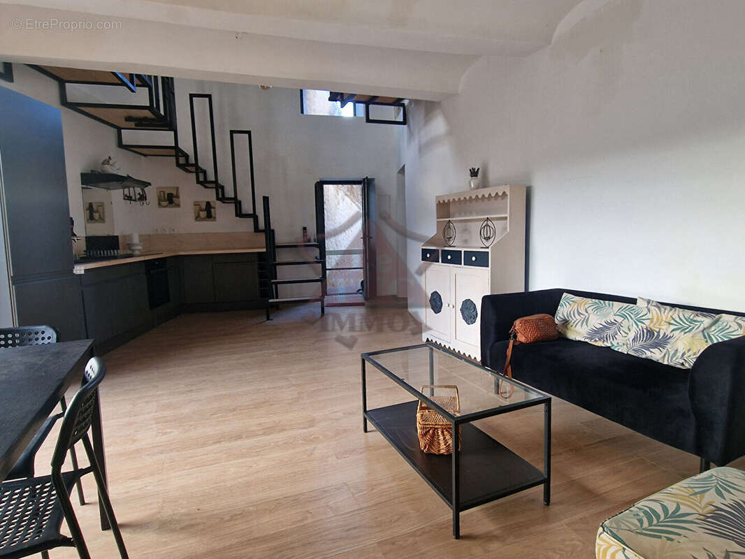 Maison atypique avec terrasse + cour avec une belle vue dégagée - photo 7