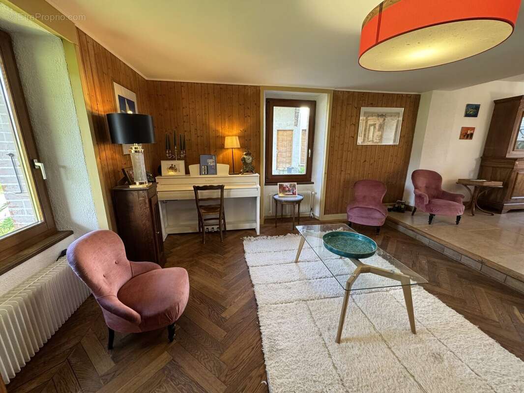 Maison à LA ROCHE-SUR-FORON