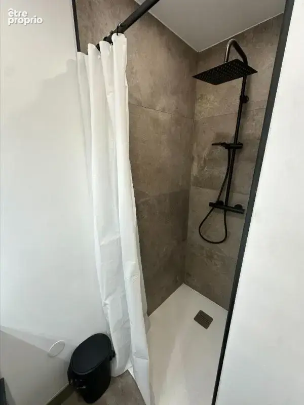 30.GARD.NIMES. Appartement traversant de 62 m² entièrement rénové - photo 11