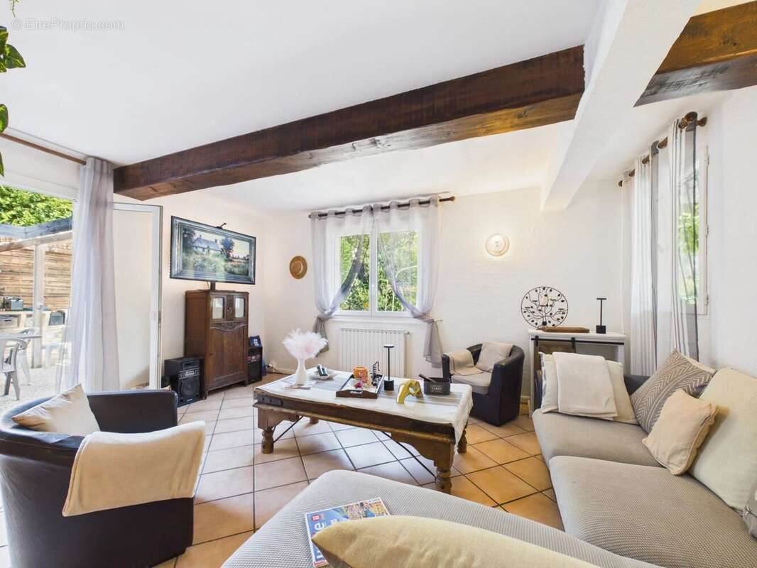 Propriété familiale composée de 2 logements – Terrain – Piscine – Tourrette-Levens - photo 21