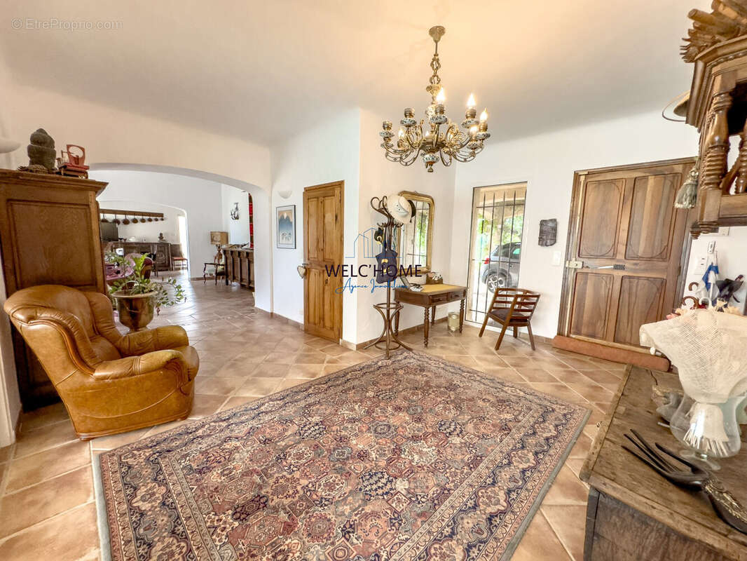 Entrée - Maison à REGUSSE