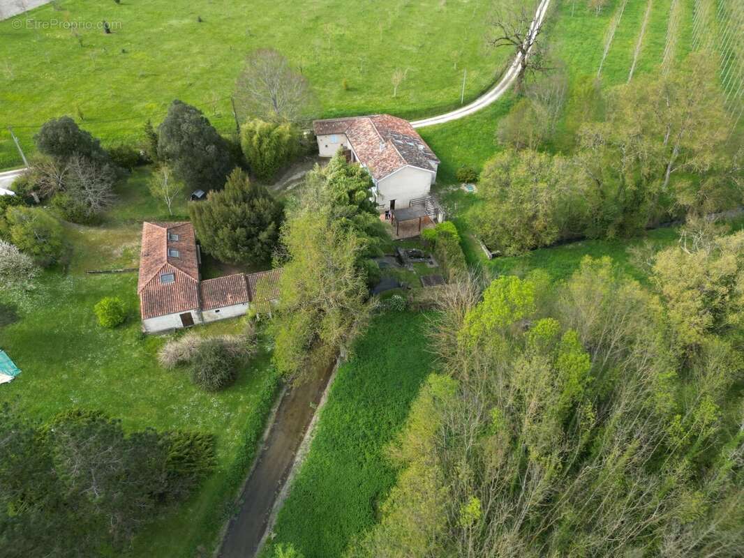 Maison à BARBEZIEUX-SAINT-HILAIRE