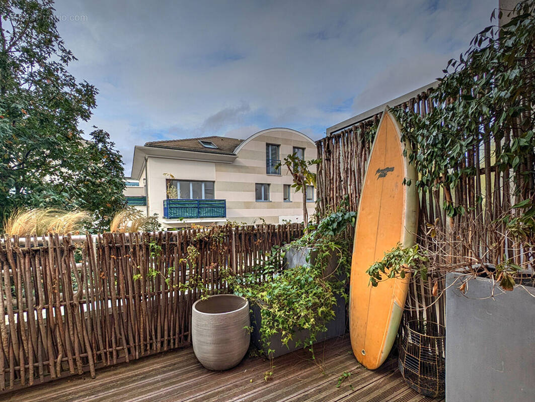 Appartement à LA GARENNE-COLOMBES