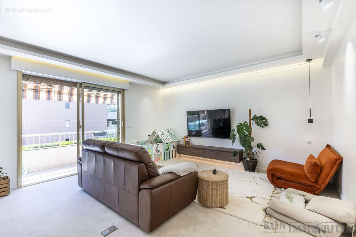 Appartement 92 m² à Saint-Laurent-Du-Var  - photo 2
