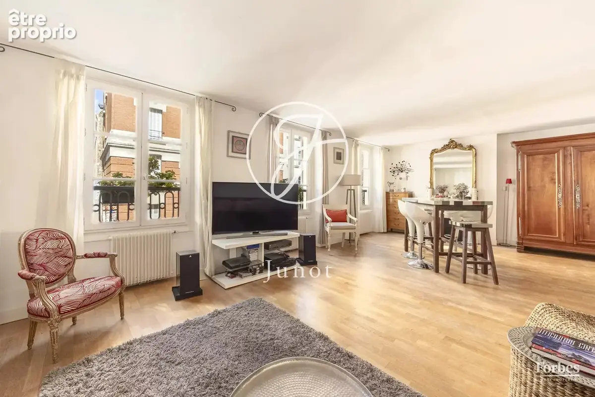 Paris 9e - RUE CHAPTAL - Appartement - 5 pièces - 105,8m² Carrez - 3/4 chambres - Balcon filant - photo 2