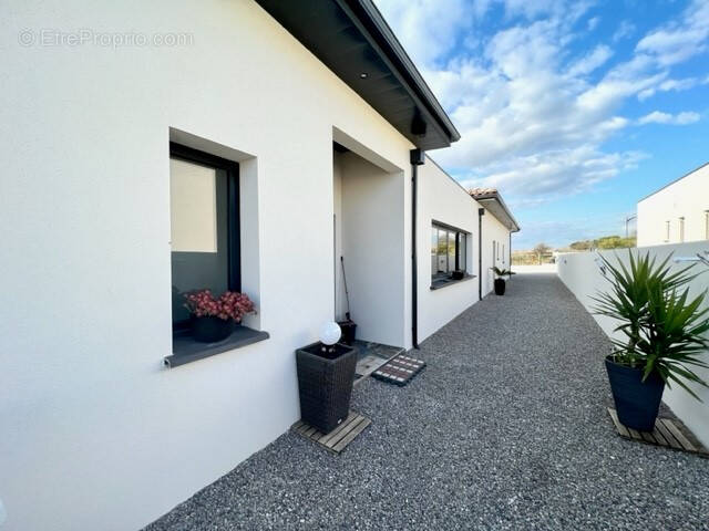 Maison à NISSAN-LEZ-ENSERUNE