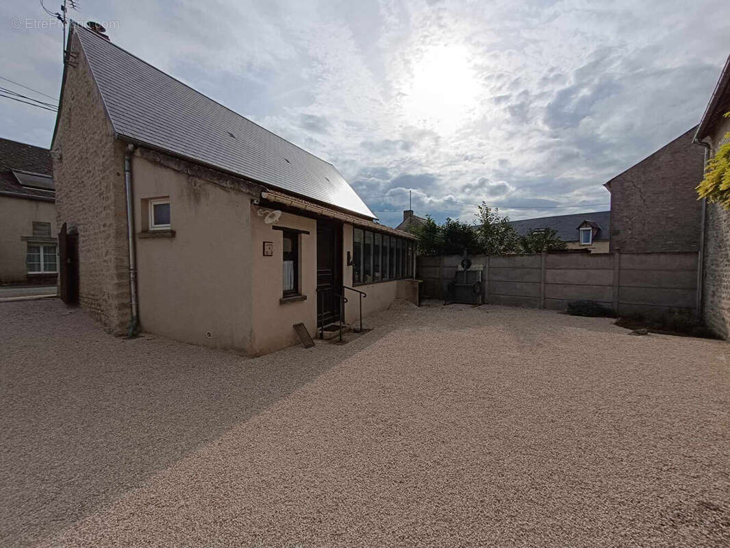 Maison à BAZOCHES-LES-GALLERANDES