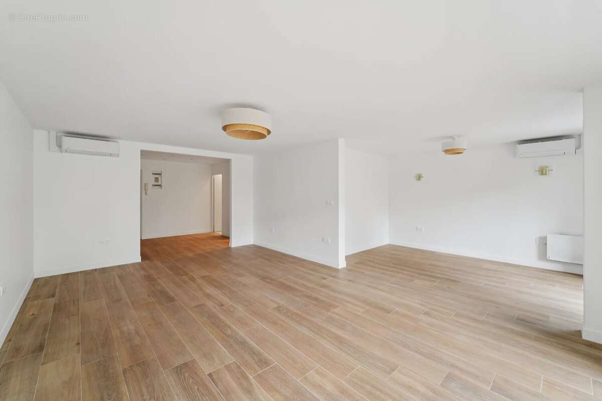 Appartement à NEUILLY-SUR-SEINE