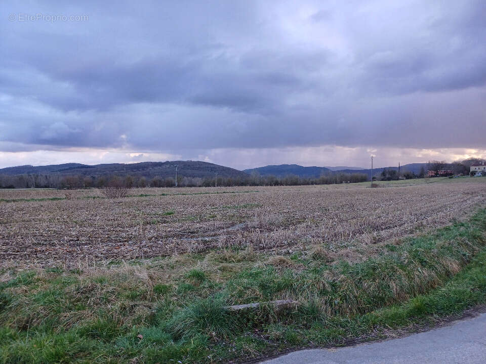 Terrain à LES ISSARDS