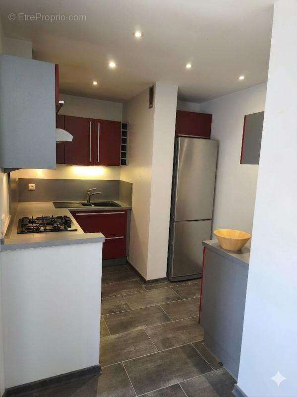 Appartement T3 rénové récemment au calme Voiron Centre - photo 2