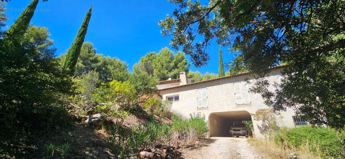 Maison à LE REVEST-LES-EAUX