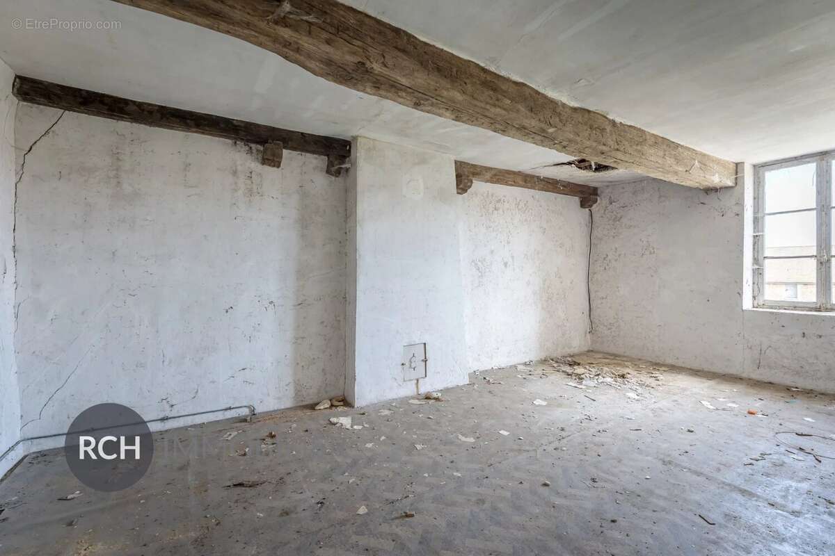 Maison à LA QUEUE-LES-YVELINES