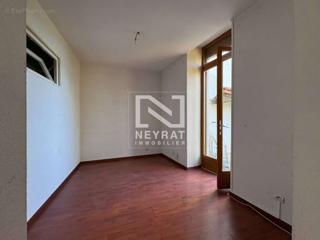 Appartement en rez-de-jardin avec garage - Vieux Chenove - photo 7