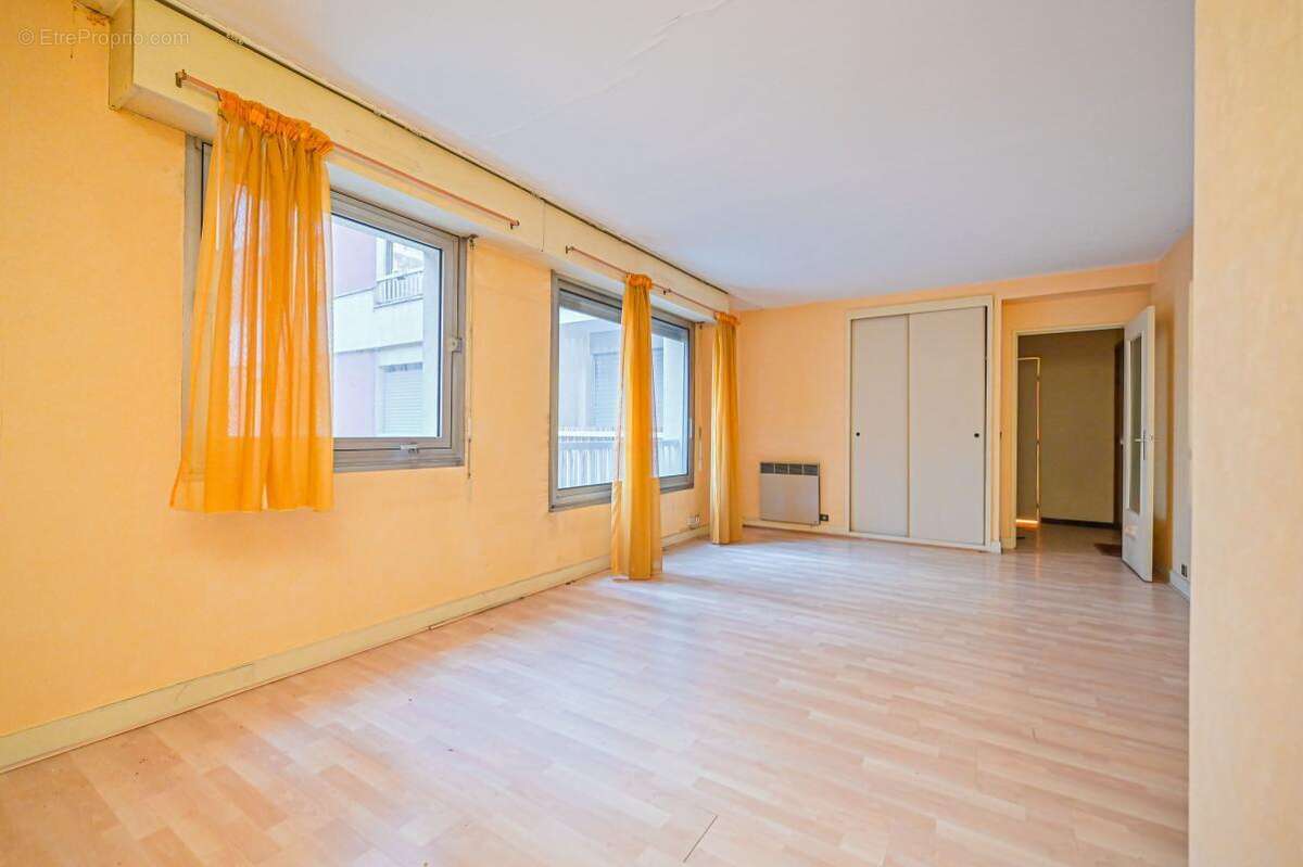 Appartement à PARIS-19E