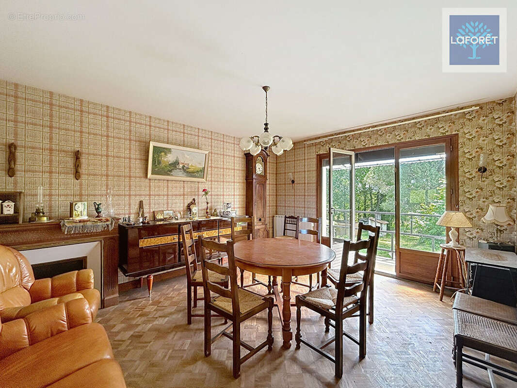 Maison familiale au calme ? 3 chambres, garages et grand jardin arboré - photo 3