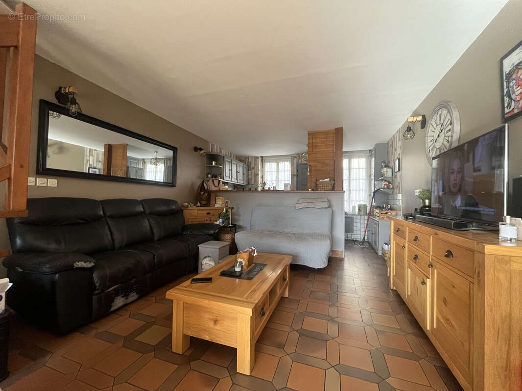 Maison à LA RIVIERE-SAINT-SAUVEUR