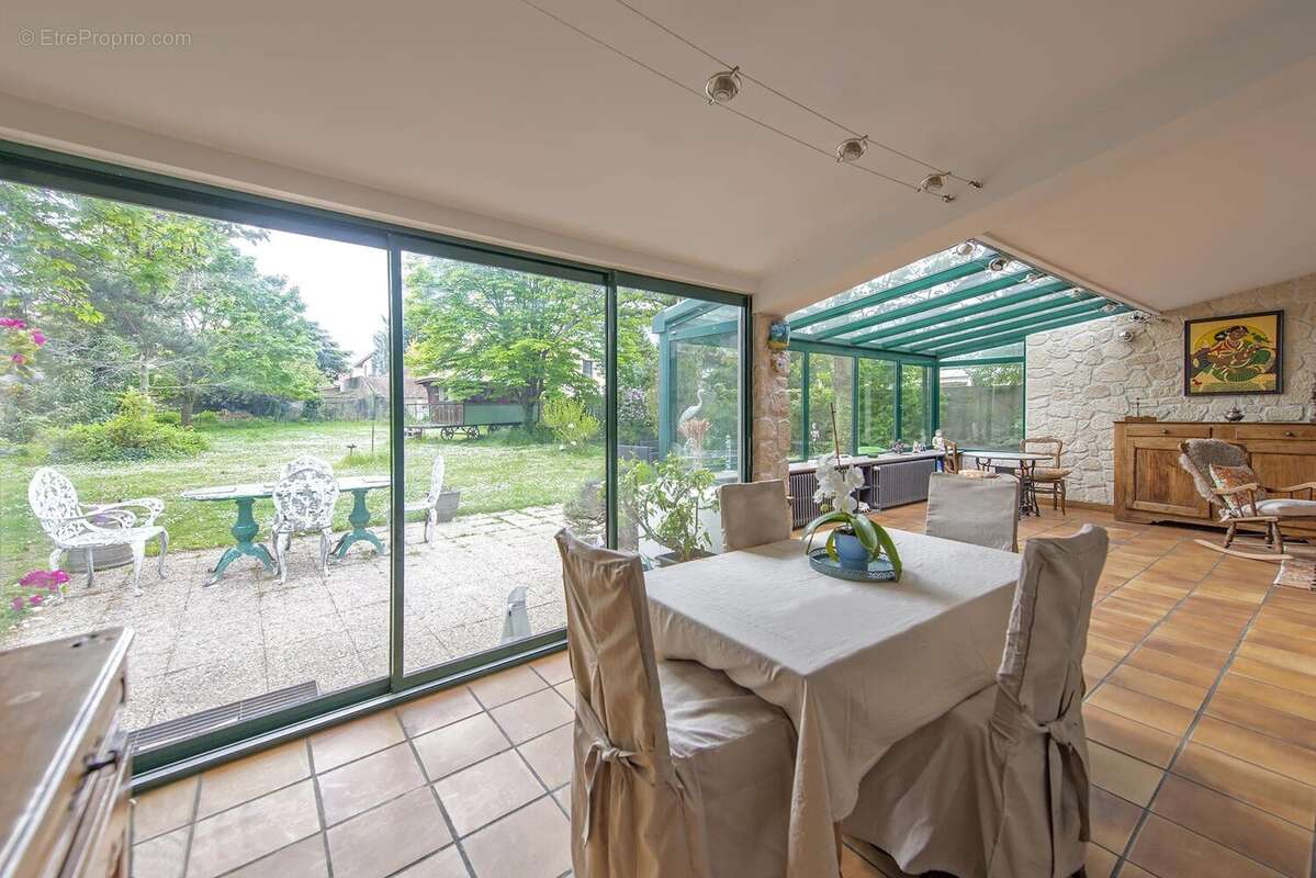 Maison à SAINT-MAUR-DES-FOSSES