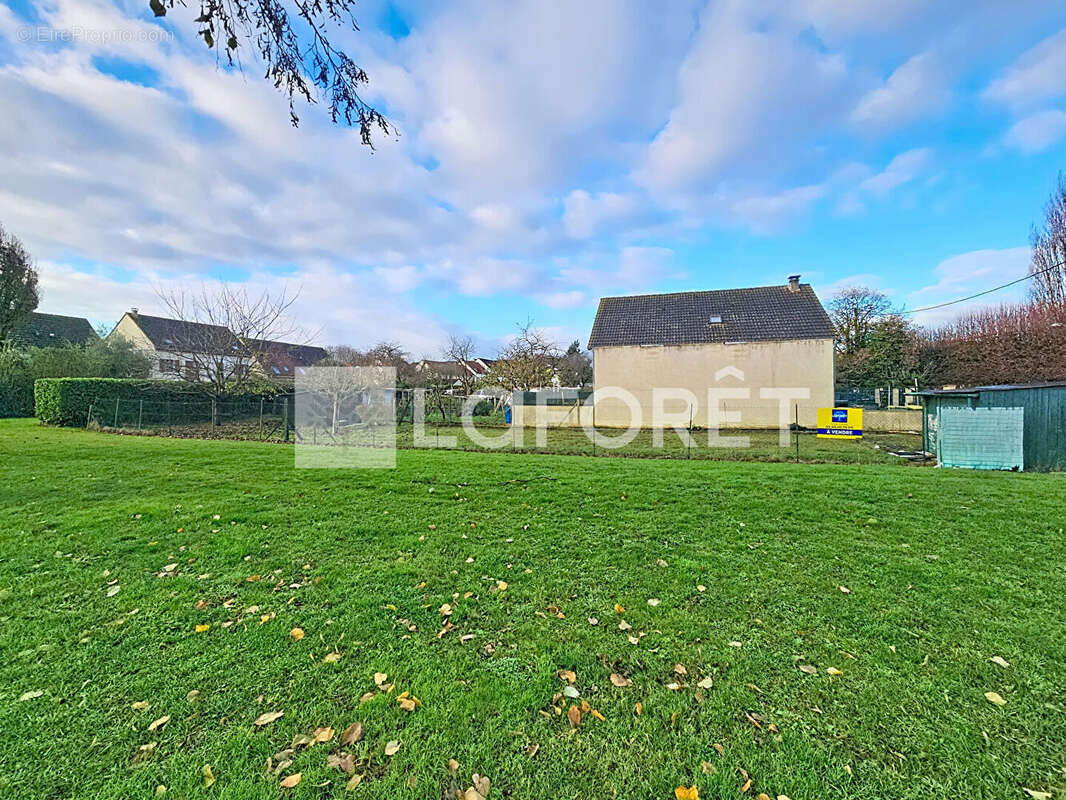 Terrain à MOISSY-CRAMAYEL