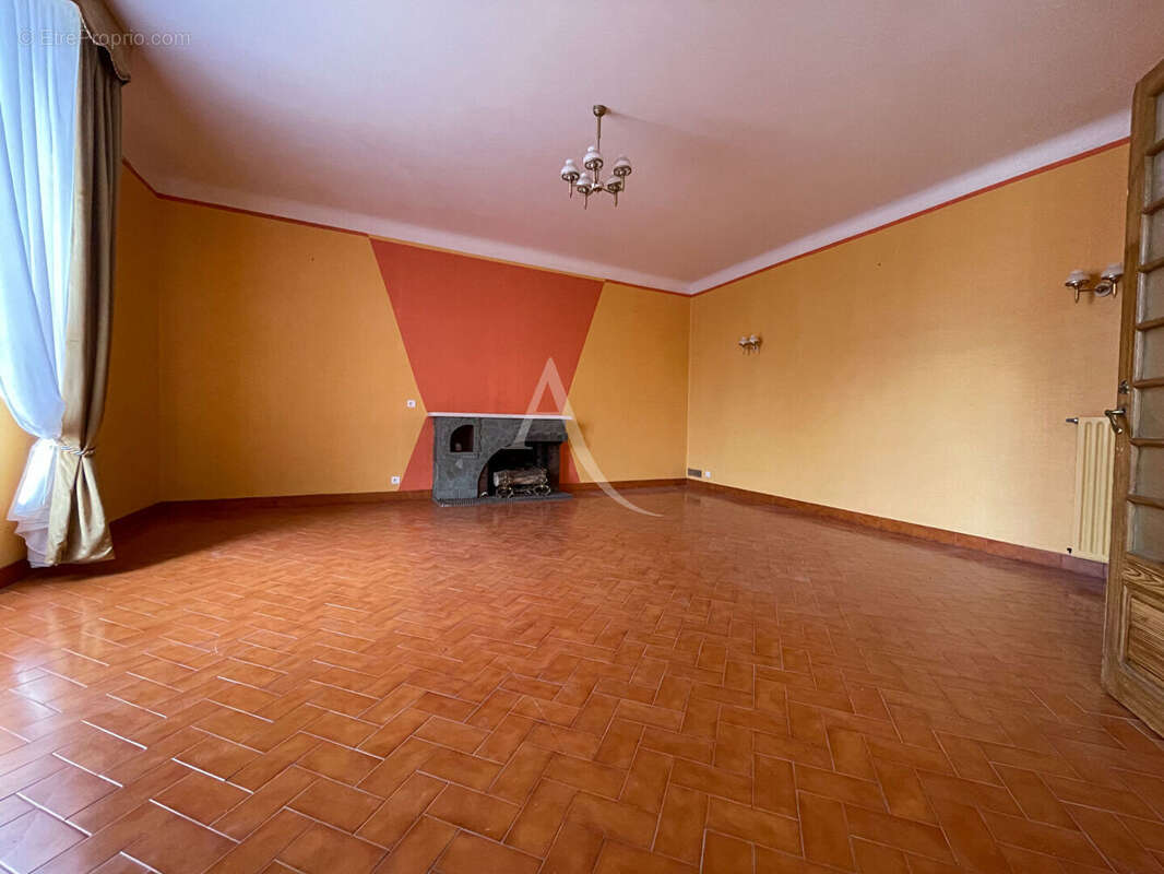 Maison à LE POIRE-SUR-VELLUIRE