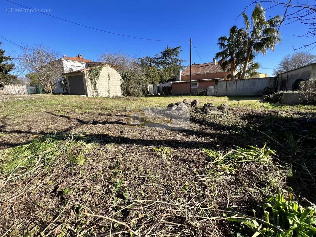 Terrain à MONTELIMAR