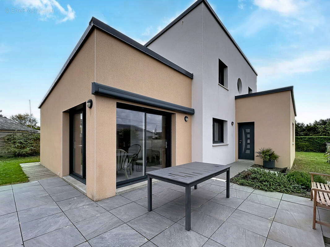 Maison à SAINT-GERMAIN-SUR-AY