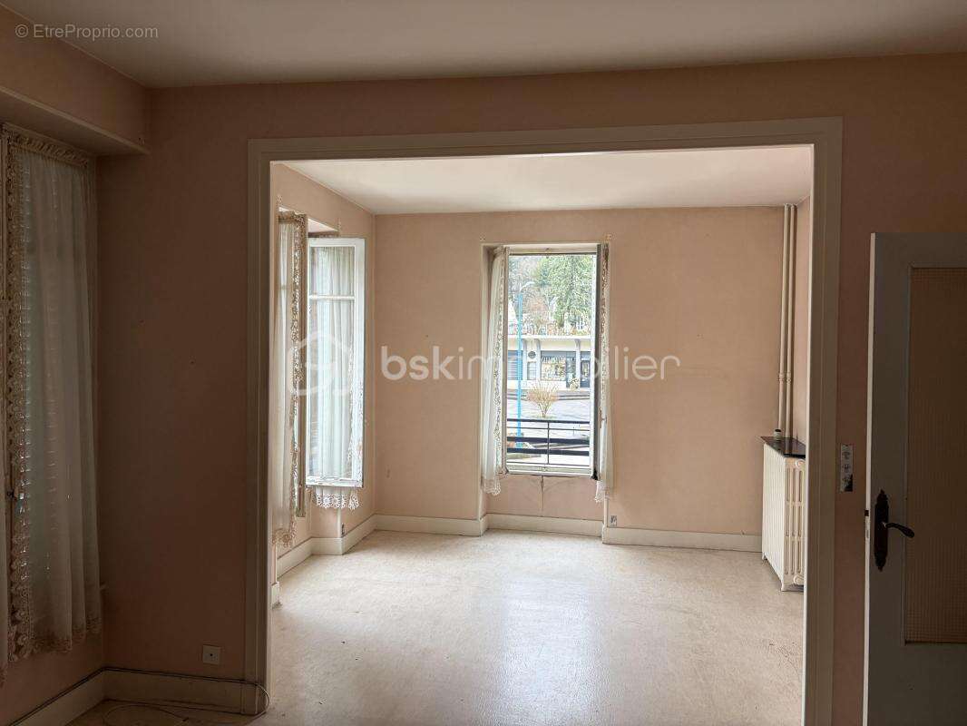 Immeuble 155 m² – Local commercial + 3 appartements – La Bourboule – 285 000 € FAI - photo 10