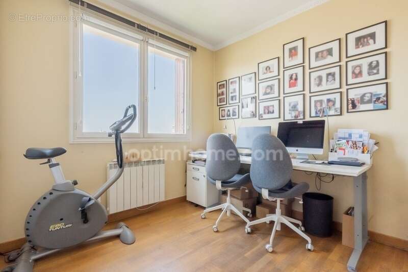 Appartement à LES PAVILLONS-SOUS-BOIS