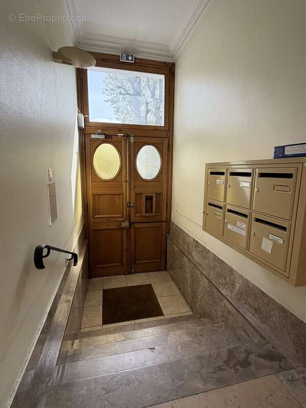 Appartement 420 m² à Lille  - photo 2