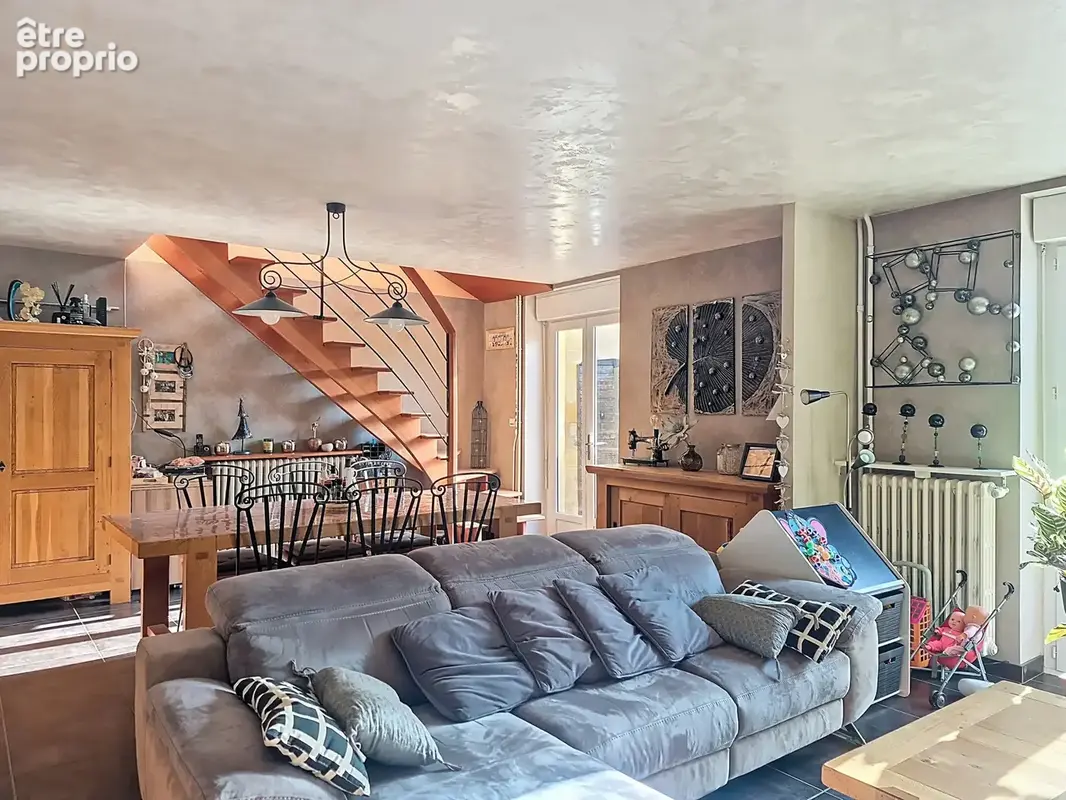 A vendre - proche centre charlieu - maison avec terrain - photo 4