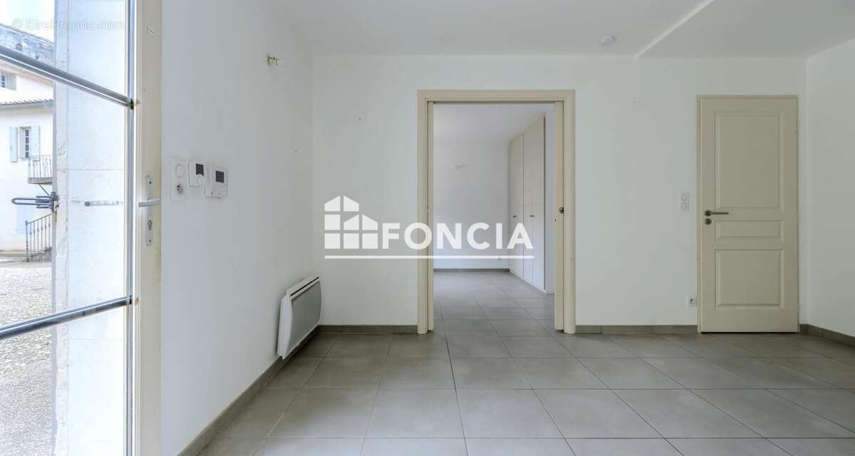 Exclusivité FONCIA, T2 rez-de-chaussée, 34.48 m2 habitables, centre historique - photo 4