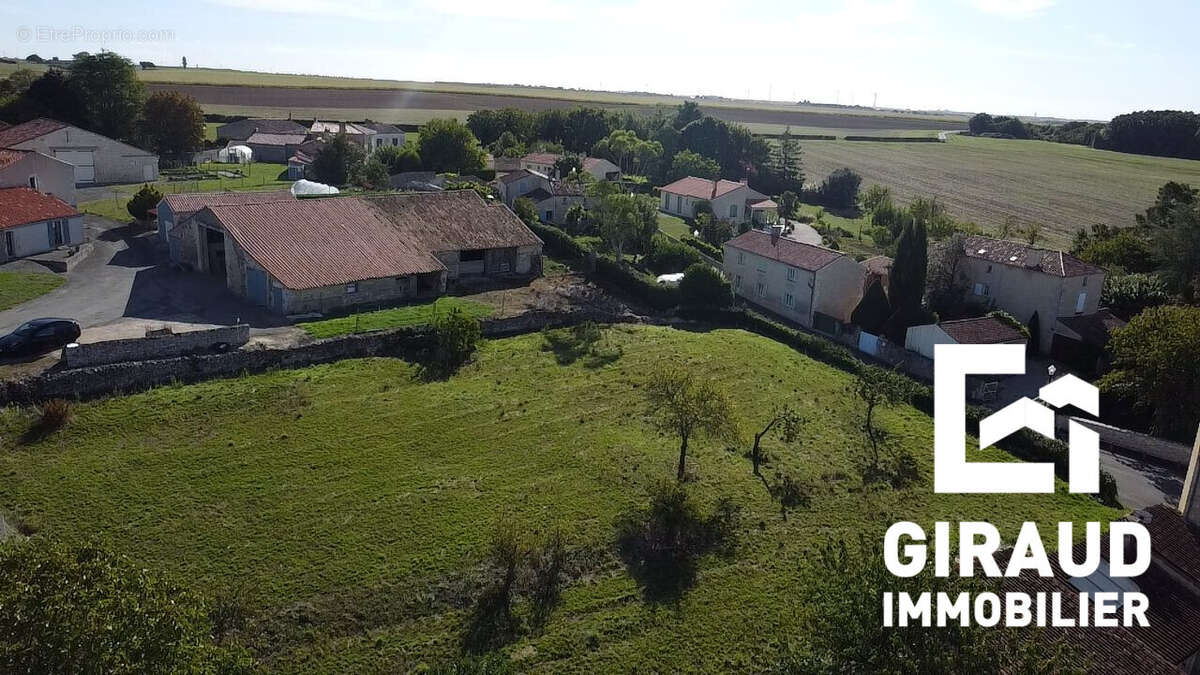 Terrain à NIEUL-SUR-L&#039;AUTISE