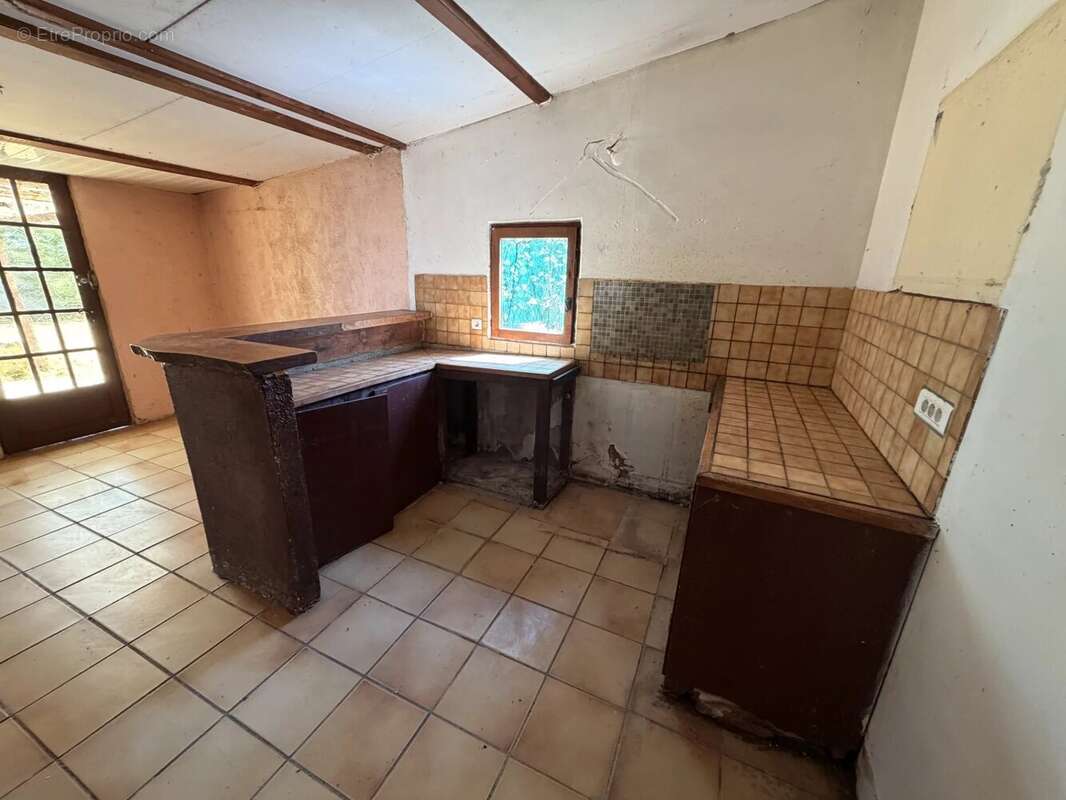 Maison de plain-pied à rénover sans voisinage immédiat - photo 3