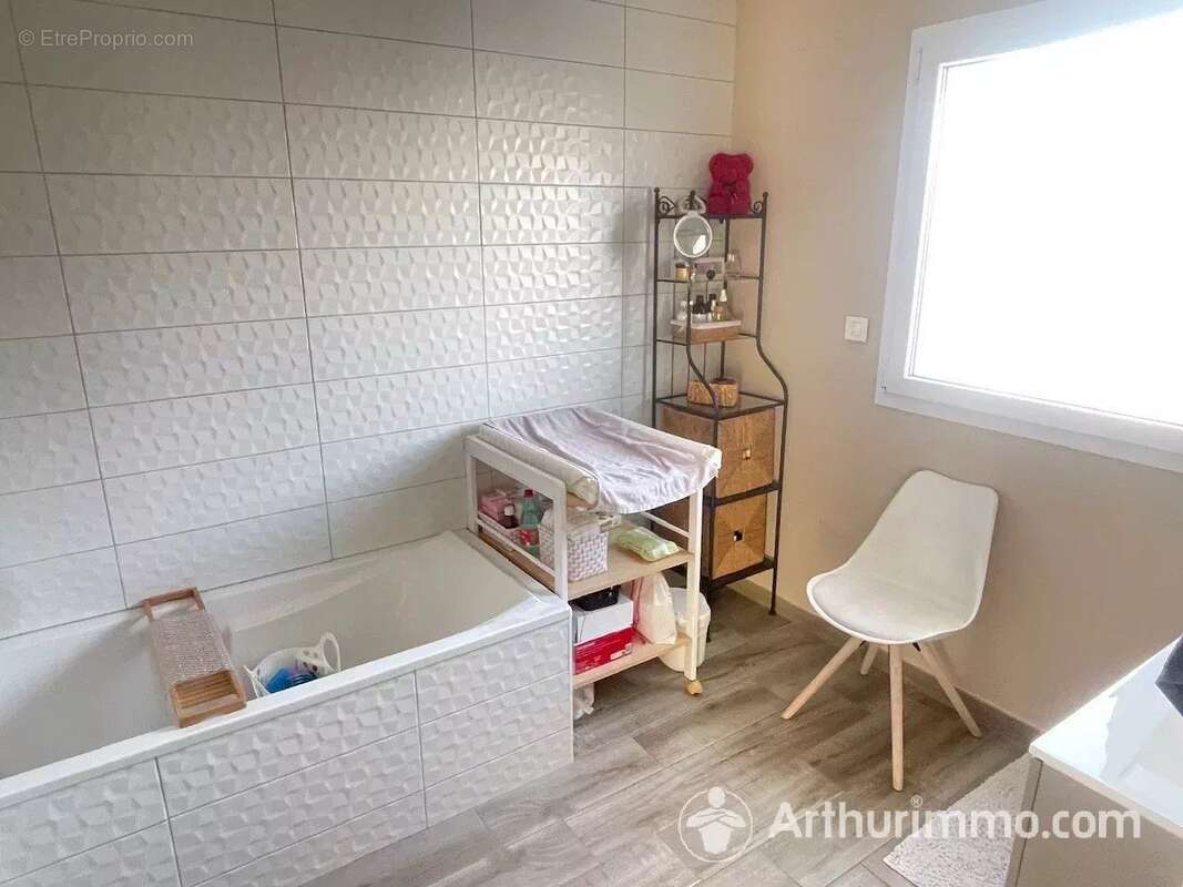 Maison à MONTPERREUX